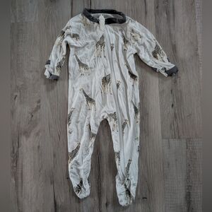 Kyte BABY White and Gray Giraffe Bamboo Footie, Newborn (X1)